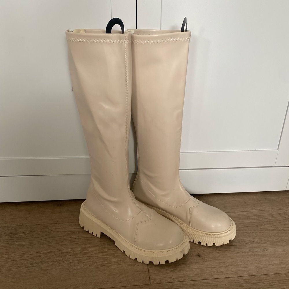 Women’s Knee High Lug Sole Boots